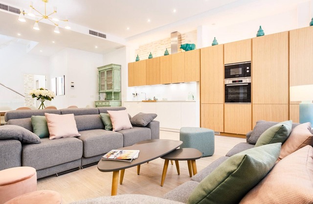 Charming 6-Bedroom House with Terraces in the Heart of Historic Seville