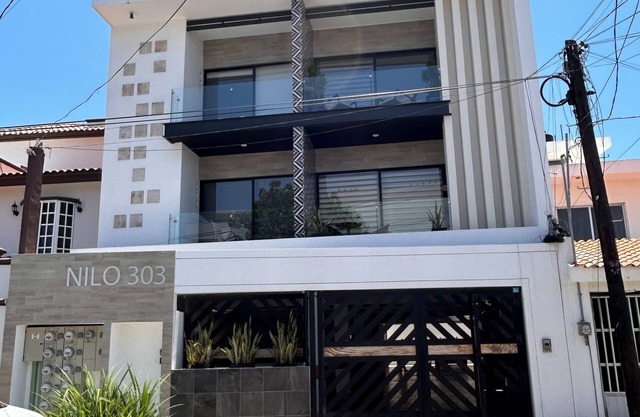 Charming and nightlife haven-bedroom apartment with AC, in beautiful Mazatlán