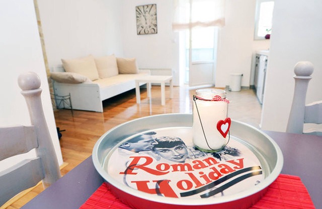 Charming apartment 20 minutes from main squere