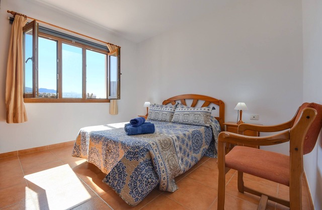 Charming Apartment "Flor Seis" with Sea View or Mountain View, Wi-Fi & Terrace