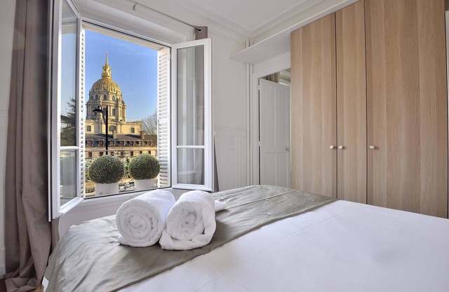 Charming Apartment w/Iconic Views of Les Invalides