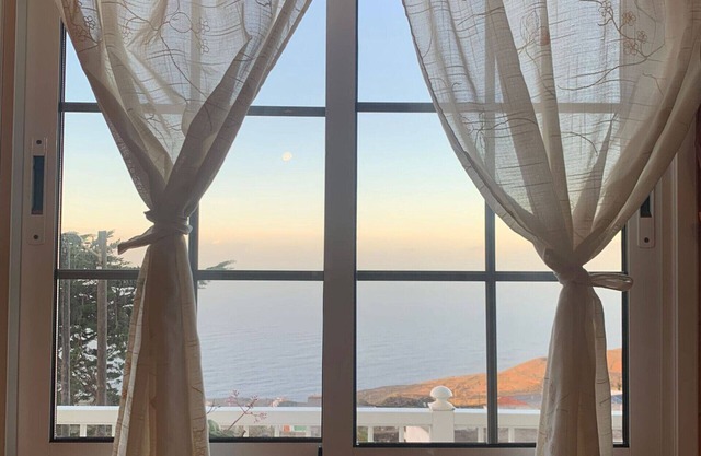 Charming Apartment with Stunning Sea Views in El Mocanal