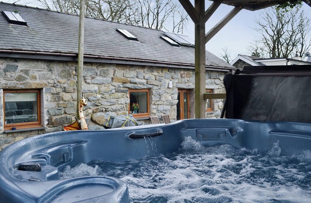 Charming barn conversion with hot tub and walks from the door.