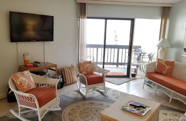 Charming Beach Condo: Tennis, Pool, Ocean Views