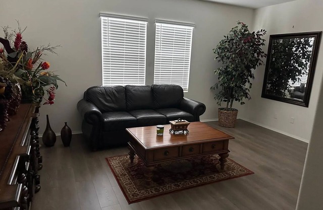 Charming Casita with private entrance in beautiful and secure neighborhood.