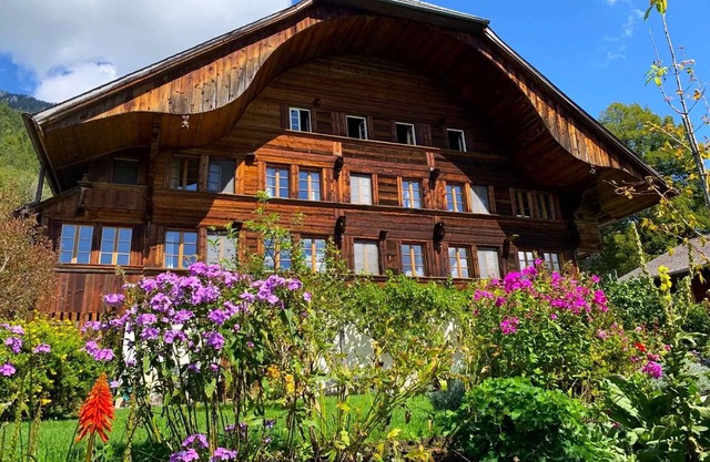 Charming 2-bedroom Lodge in serene Simmental in Bernese Oberland, Switzerland