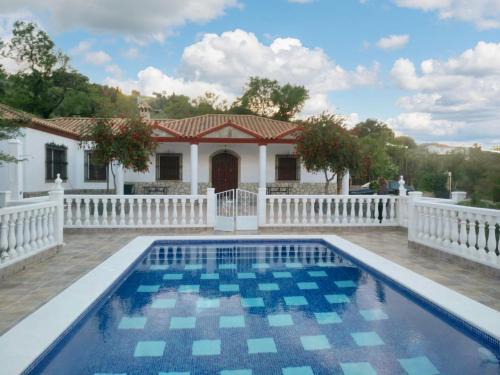 Charming chalet in Prado del Rey with private pool