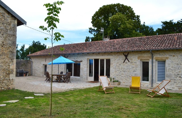 Charming Cottage for 10 people, private pool, enclosed garden