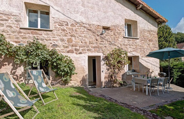 Charming cottage for 6, enclosed garden, pets accepted