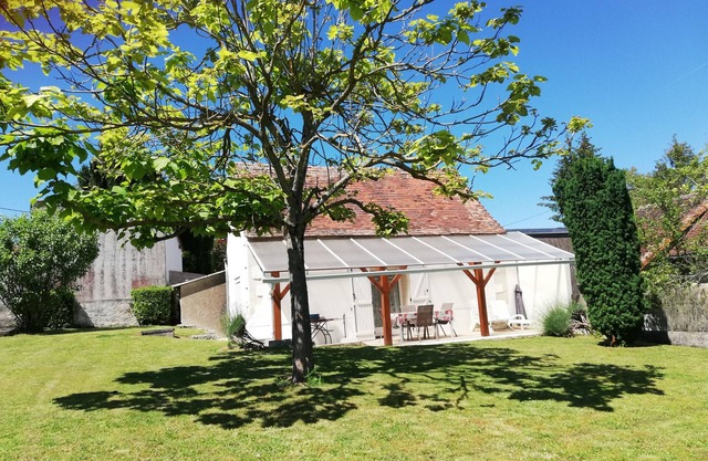 Charming Cottage 6km from La Roche-Posay - Terrace, Garden, Baby Equipment, Pet Friendly, Wifi