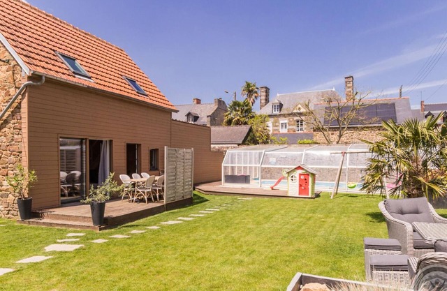 Charming Cottage with Shared Heated Pool, Near Mont St-Michel