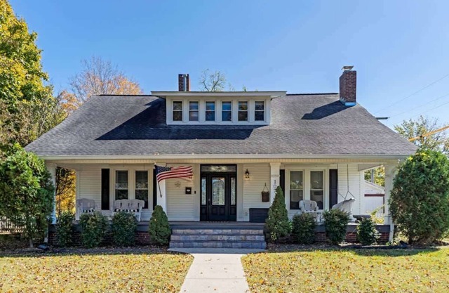 Charming Craftsman Home in the Heart of Dickson!