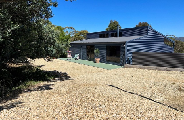 Charming Dennes Point house close to the beach