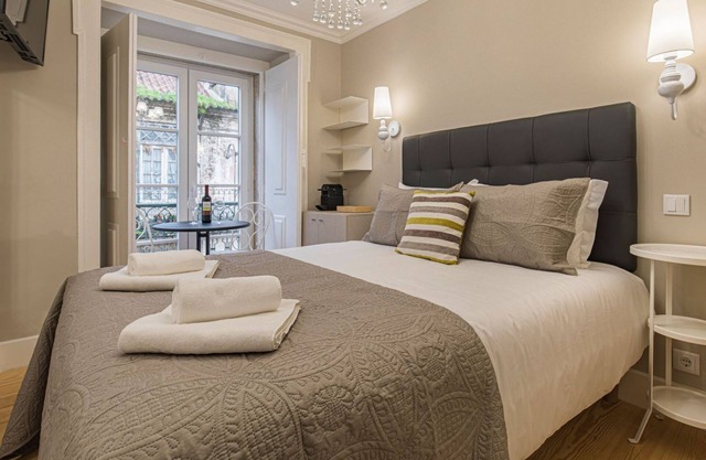 Charming Douradoures I by LovelyStay