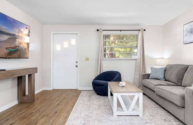 Charming Duplex in Zephyrhills! 🌴