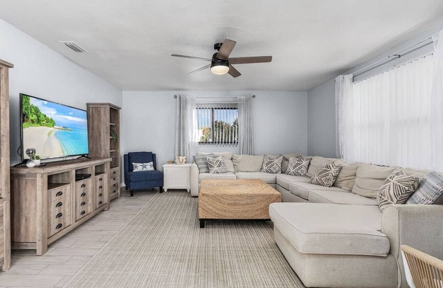 Charming Family Retreat Heated Pool Private Yard