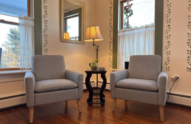 Charming Farmhouse in Adirondacks-Near Lake Champlain, private, family friendly