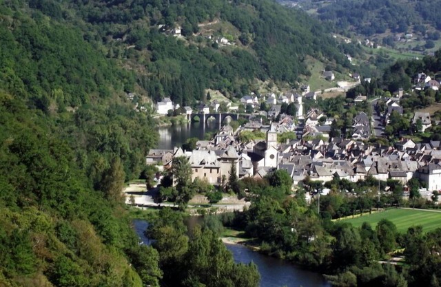 Charming Gite overlooking the river Truyere and the 14th Century bridge.
