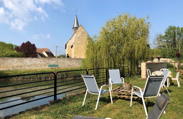 Charming Riverside Mill House 20 mins from Le Mans - Ideal for Fishing, Pet-Friendly, EV Charger