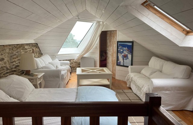 Charming furnished house near the beach, with fenced garden