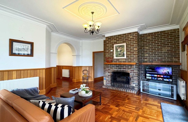 Charming Garfield Farm Stay 4BR Holiday Villa