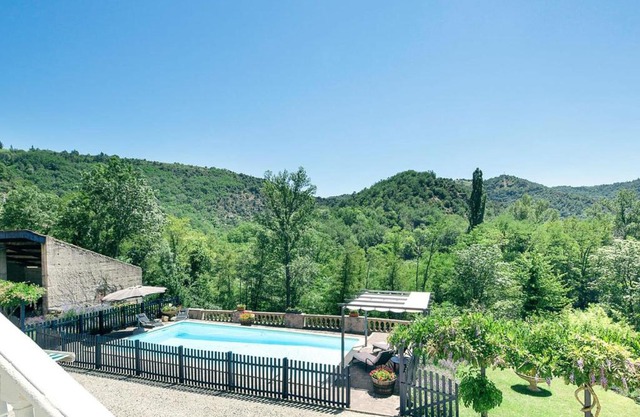 Charming Holiday Home in etables with Swimming Pool