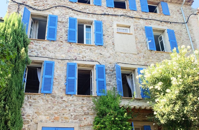 Charming house in a Provencal village 20 minutes from the beach