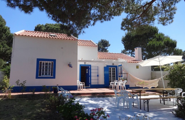 Charming house, huge private garden next to Lisbon, Meco, Sesimbra