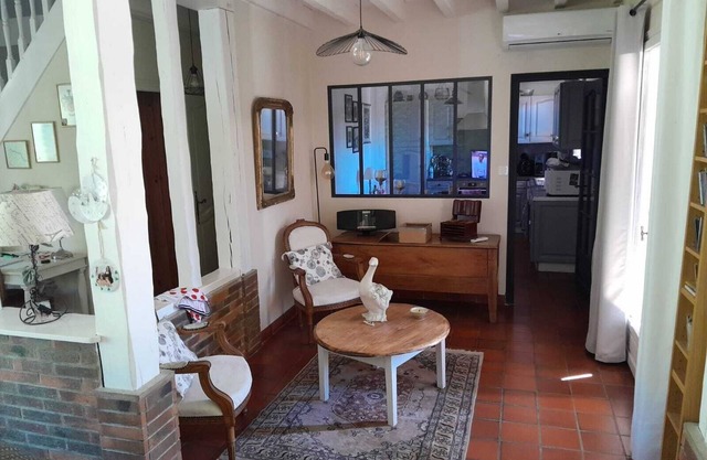 Charming house in a peaceful setting with access to a pond opposite