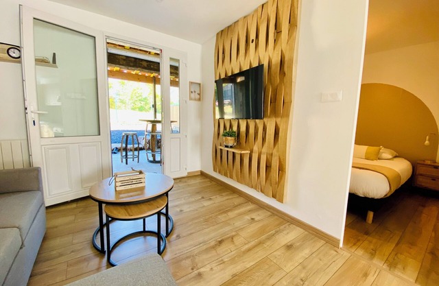 Charming house in a serene setting. Along the Flow vélo!