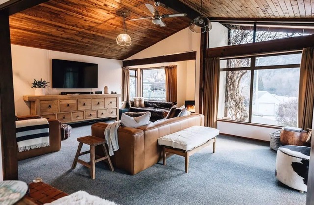 Charming House With all the Home Comforts