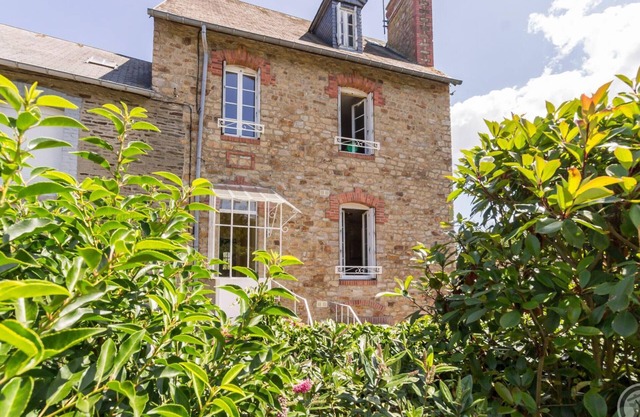 Charming house with private garden in Pontorson