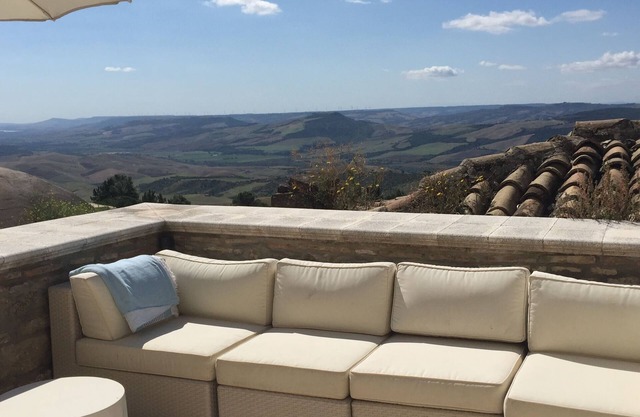 Charming house with stunning views in enchanting Irsina !