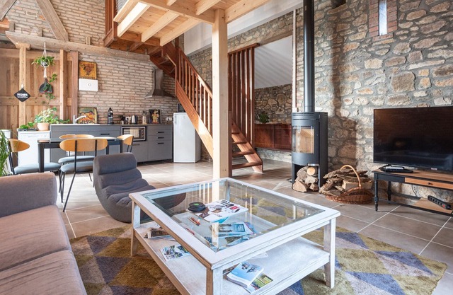 Charming independent cottage 12km from the sea