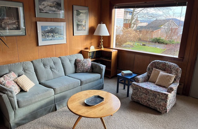 Charming Ketchikan Apartment In-Town Garden/Water/Mountain Views 2-Bd 1-Bath