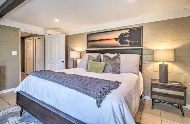 Charming Lakefront Apt. Near Disney