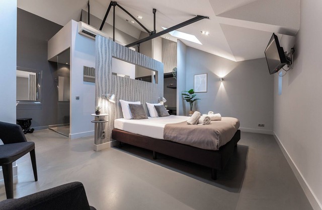 Charming modern hotel in the heart of Oss, steps away from the Jan Cunen Museum—your ideal stay!