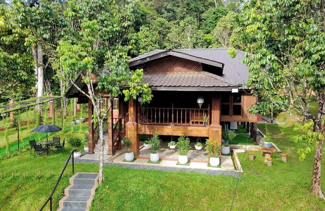 Charming Nature Kampung Home for Family Getaways
