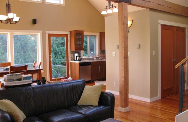 Charming Ocean View House with Hot Tub