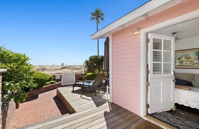 Charming Oceanfront Duplex w/Large Patio!
