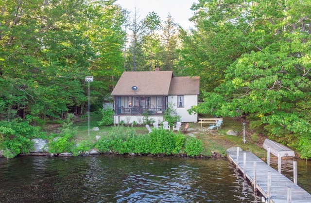 Charming Pet Friendly Lakeside Escape with Cozy Comfort and a Private Dock