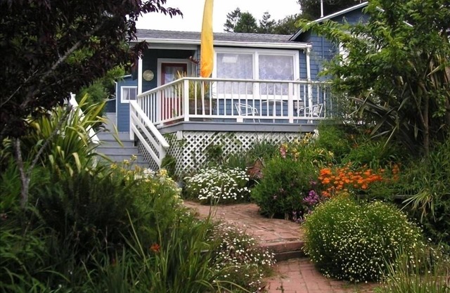 Charming Point Reyes Cottage with Decks and Lovely Garden