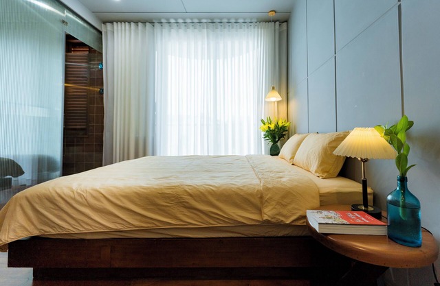 Charming Private Room with Balcony – Local Homestay with Host Family, Cozy Stay