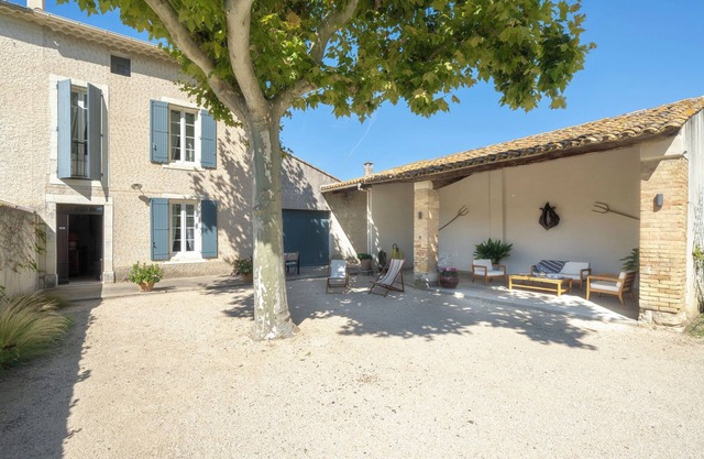 CHARMING PROVENçAL HOUSE NEAR AVIGNON (label 3 clés CLEVACANCES) -