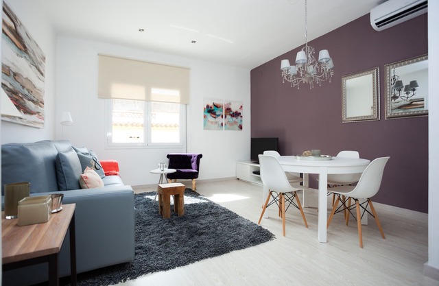 CHARMING & QUIET APARTMENT WITH BALCONY AND PARKING NEXT TO PARK GÜELL