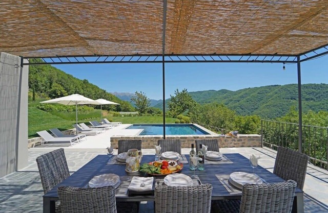 Charming Restored Farmhouse With Ample Spaces To Relax