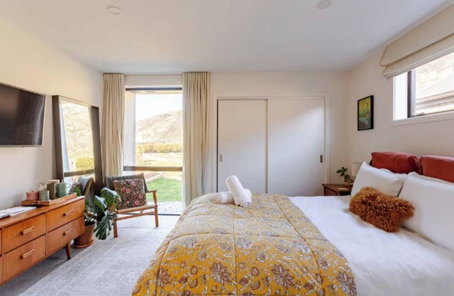 Charming Retreat – Breathtaking Mountain Views