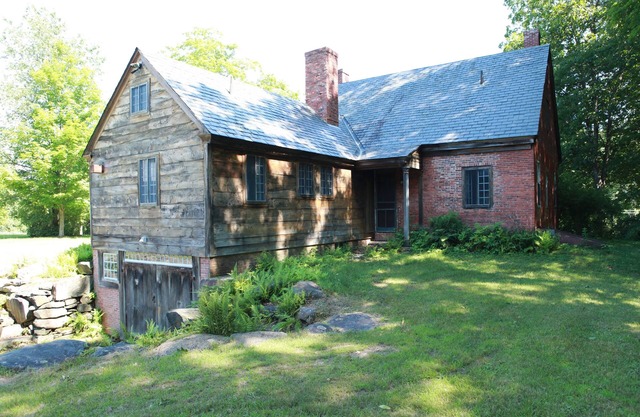 Charming Rural Cottage in the Heart of the Scenic Mohawk Trail