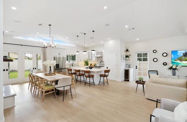 Charming Spacious House W/Hot Tub