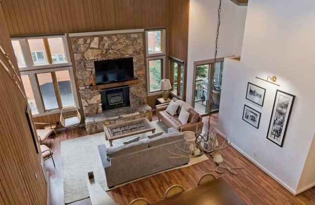 CHARMING, SPACIOUS, MOUNTAIN VIEW 3BD/3BTH+ LOFT - Wi-Fi, close to Canyon Lodge